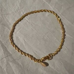 Elegant Gold Twist Bracelet